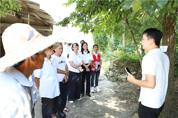 2023-8-31 貴州環(huán)交所黨支部、壩上村黨支部、貴陽產(chǎn)控集團金融務(wù)鏈上企業(yè)黨支部聯(lián)合開展主題黨日活動3.jpg