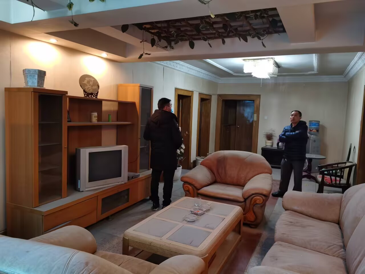 1729492736208919.jpg 1729492736208919.jpg