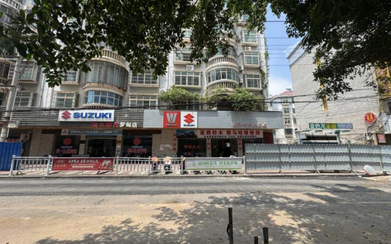 環(huán)城路職工住宅區(qū)一樓1、2-6號(hào)門面轉(zhuǎn)讓（持有方：貴州省機(jī)關(guān)事務(wù)管理局國有資產(chǎn)管理服務(wù)中心）